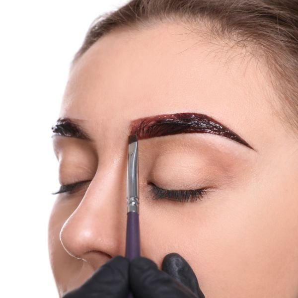 Design de Sobrancelha com Henna